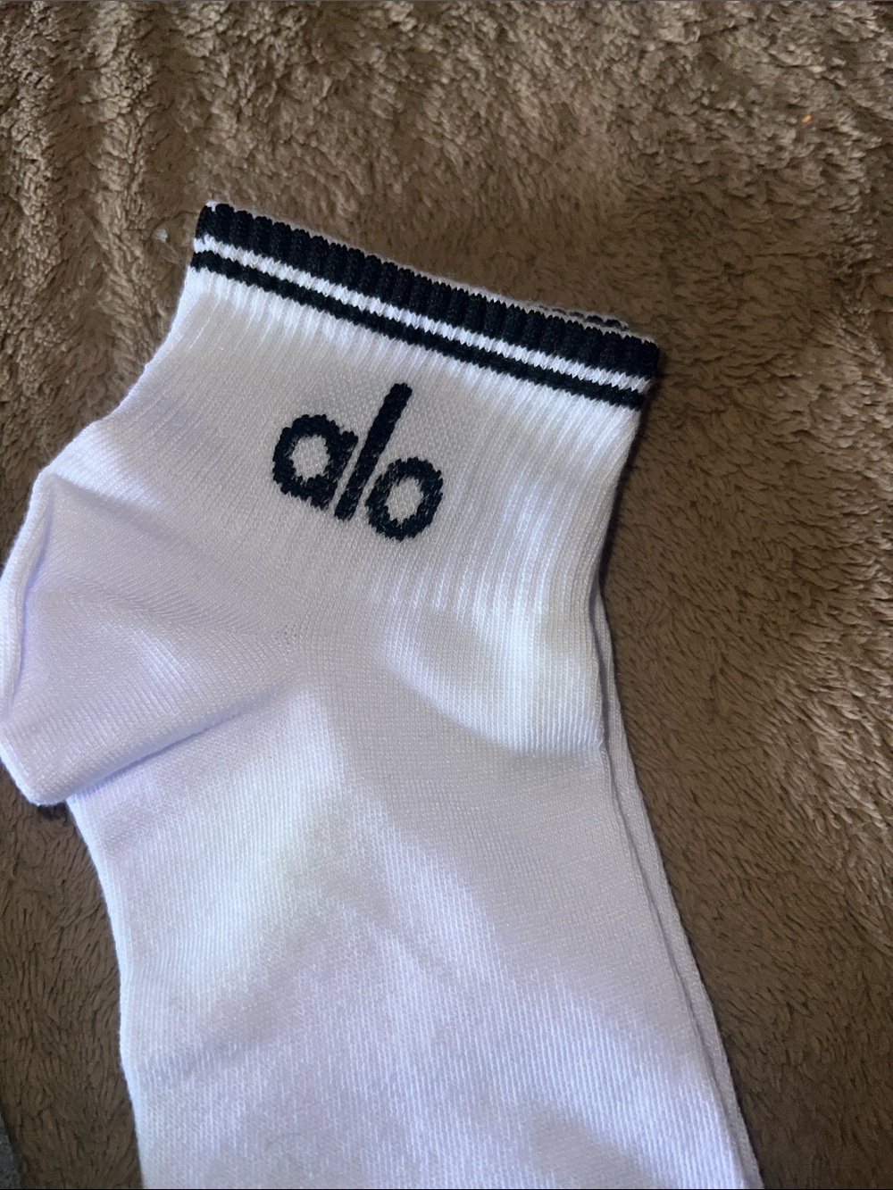 ALO Yoga Women’s Ankle Socks - Grey & White with Black Logo 2 Pairs - Picture 5 of 5